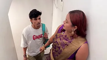 Xxxmoiv Bhabhi Called The Delivery Boy Inside